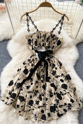 Minikleid mit Blumendruck, elegantes rückenfreies Kleid mit Spitzenträgern